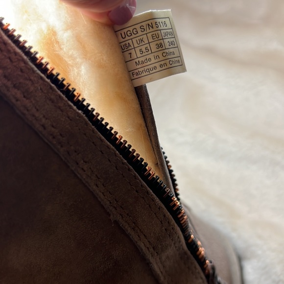 Ugg Boots - zipper on side - taupe - women’s size 7 - Picture 7 of 9